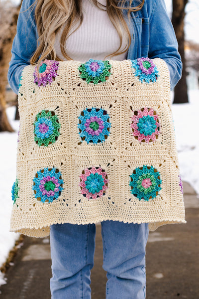 Crochet Kit - Granny's Flower Throw – Lion Brand Yarn