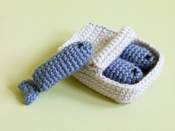 Amigurumi Sardines Cat Toy (Crochet) – Lion Brand Yarn