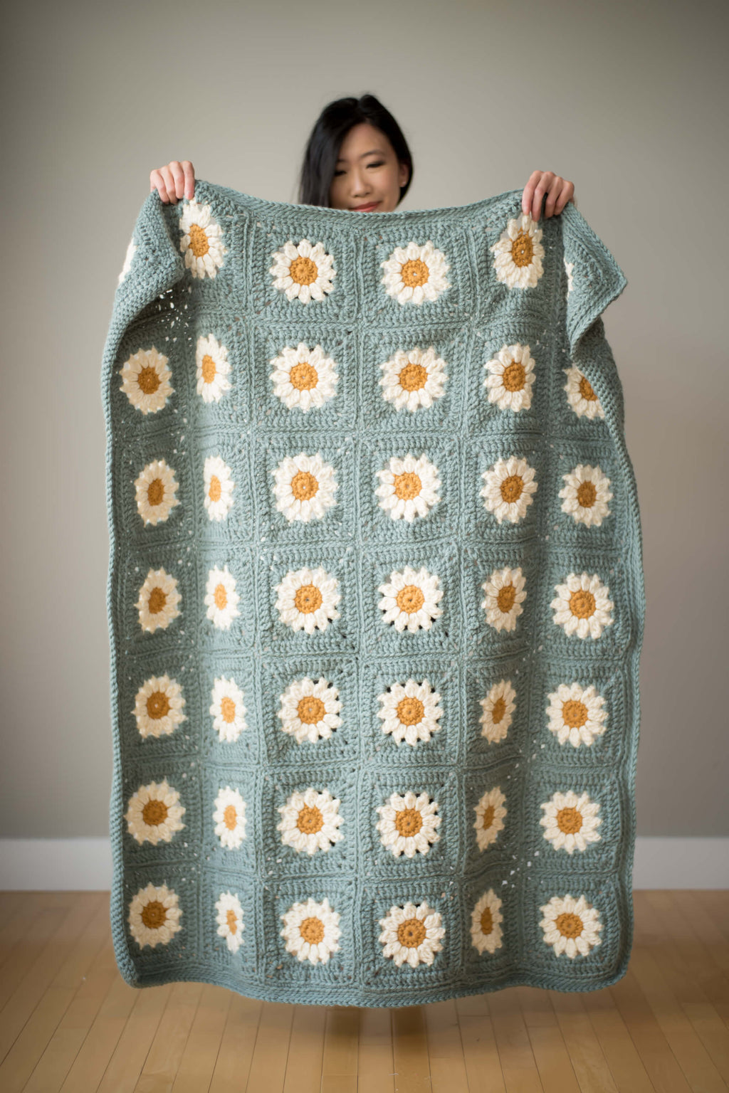 Chunky Granny Square Blanket - Free Crochet Pattern