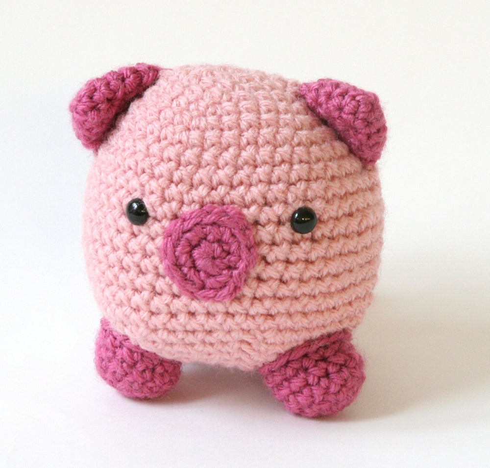 Peyton the crochet Pig from hiboutique, selling Peyton the pig amigurumi from Hiboutique