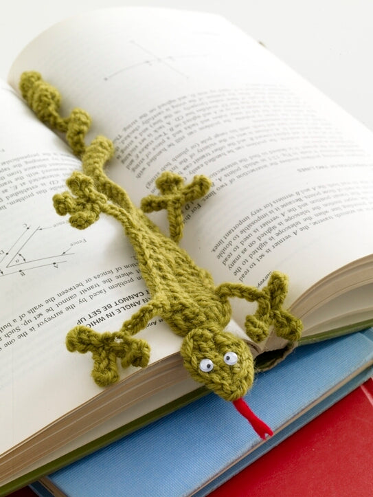Gecko Bookmark Pattern (Crochet) – Lion Brand Yarn
