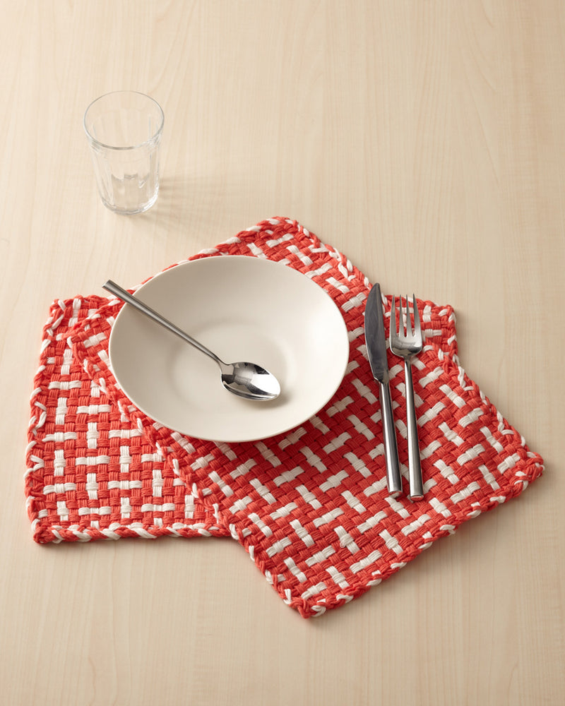Loom Woven Placemats (Loom-Weave) - Version 1 – Lion Brand Yarn